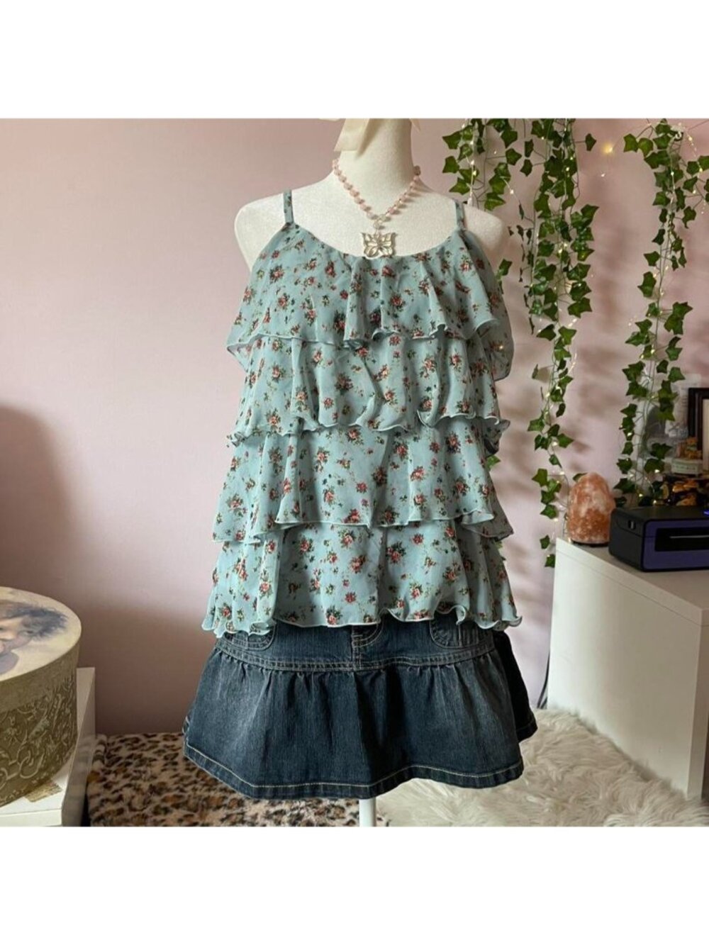 2000s blue floral ruffled sleeveless top
